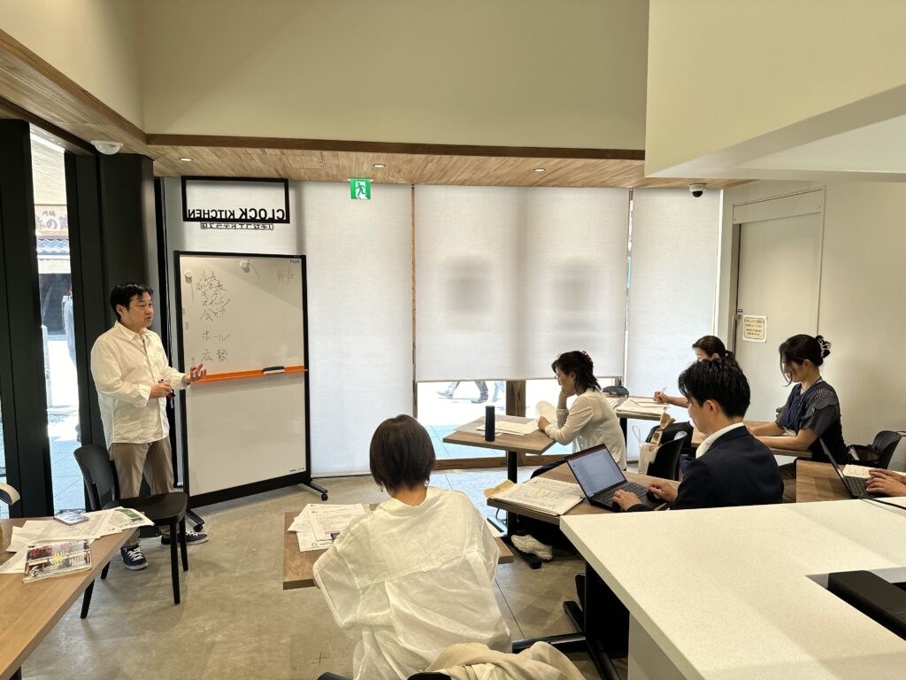 写真：カフェの学校2024 講義の様子