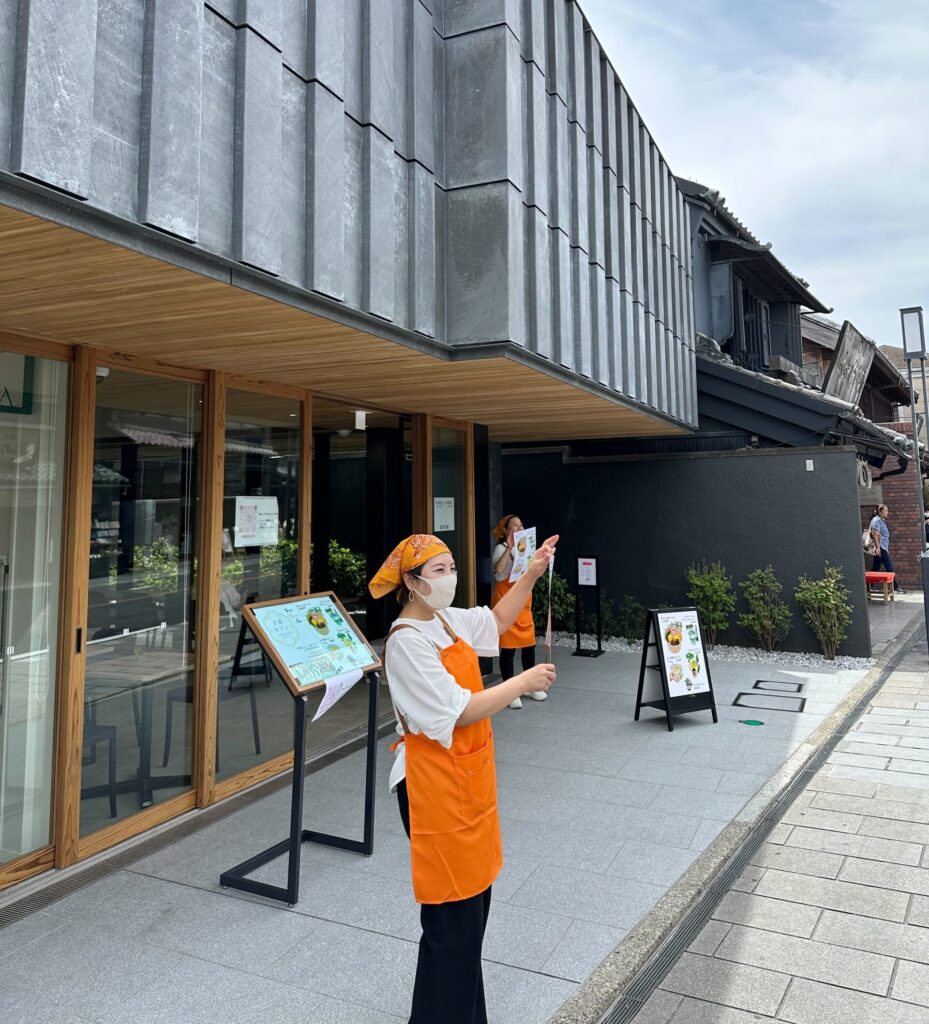 写真：カフェの学校2024の様子 建物外観